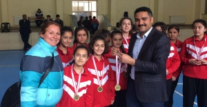 Yıldız Futsalda birinci oldu